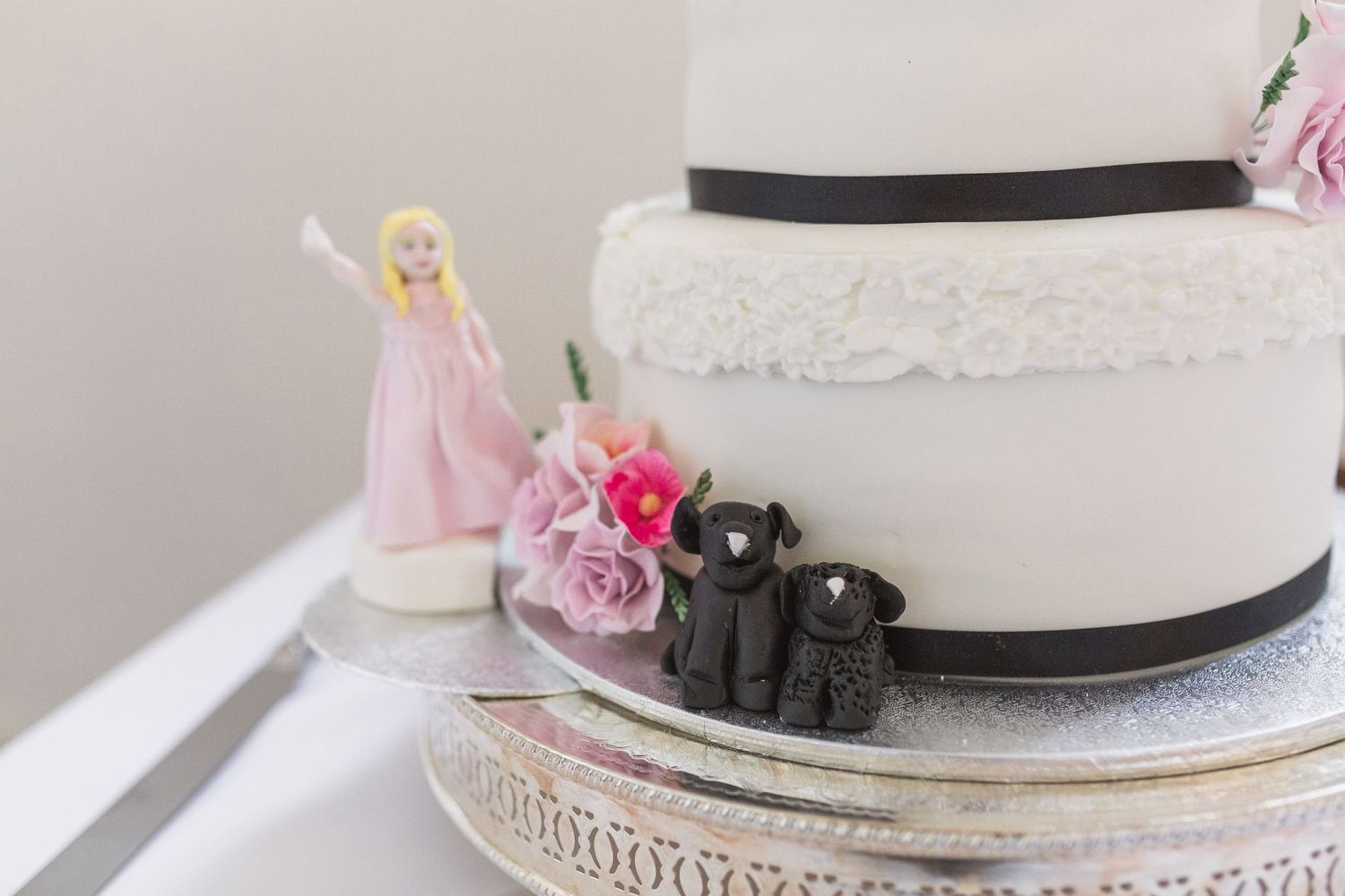 Hayley Elizabeth Photography dogs at weddings dog cake decorations at stanrbook abbey worcestershire