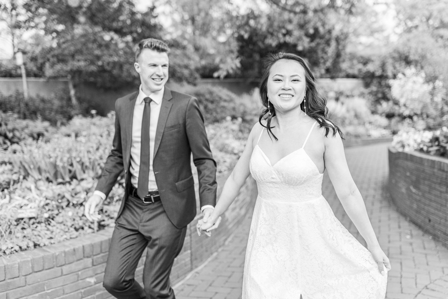 MOONGATE GARDEN WASHINGTON DC ENGAGEMENT PICTURES