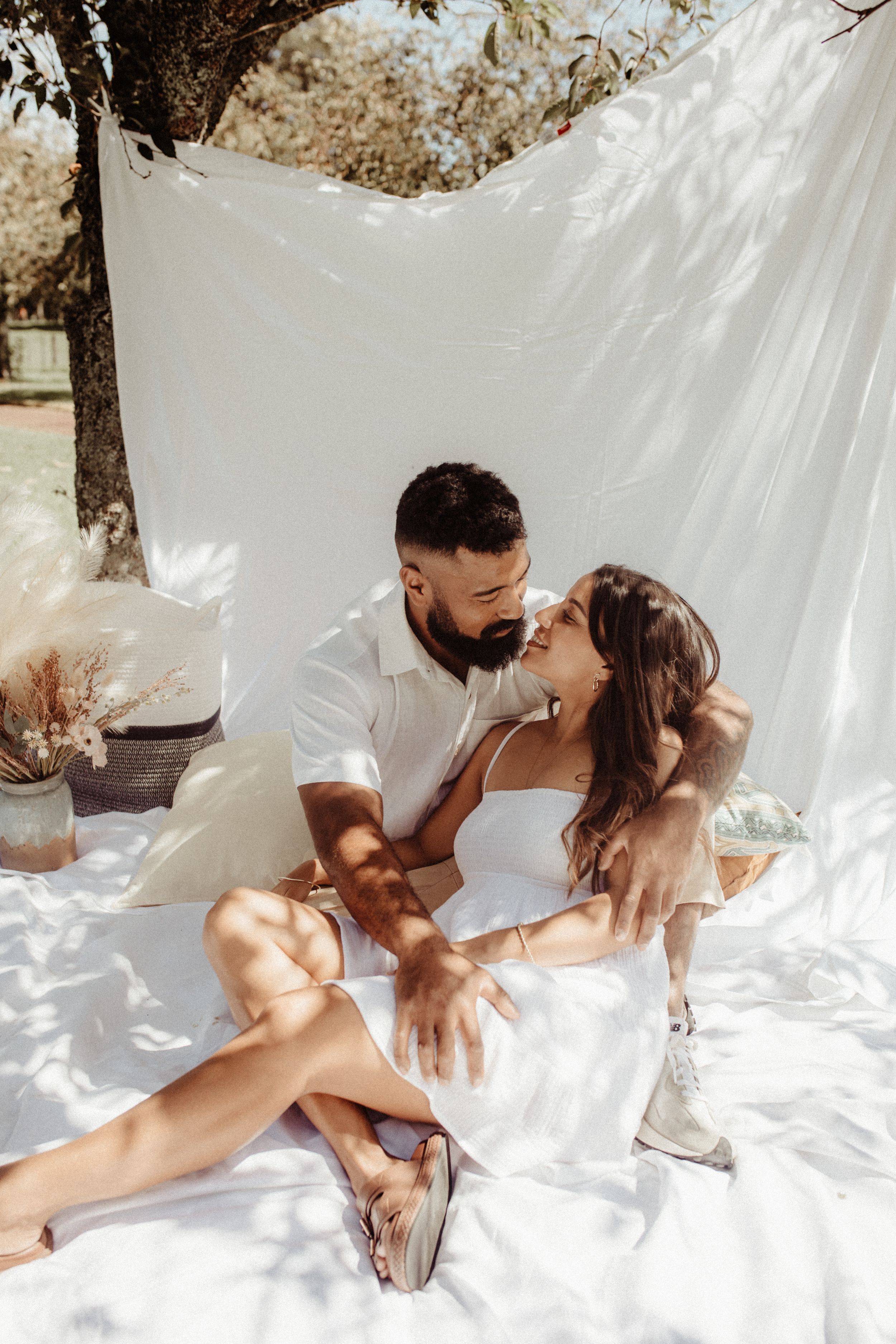 couple picnic photoshoot