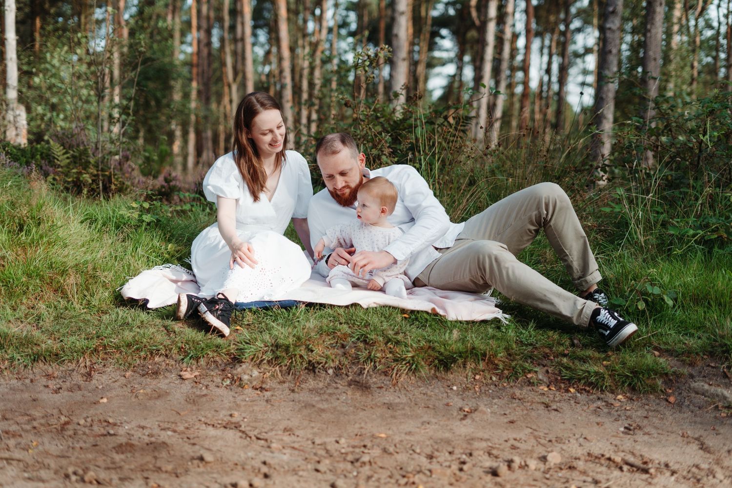 outdoor family photoshoot at the heather peak district national park