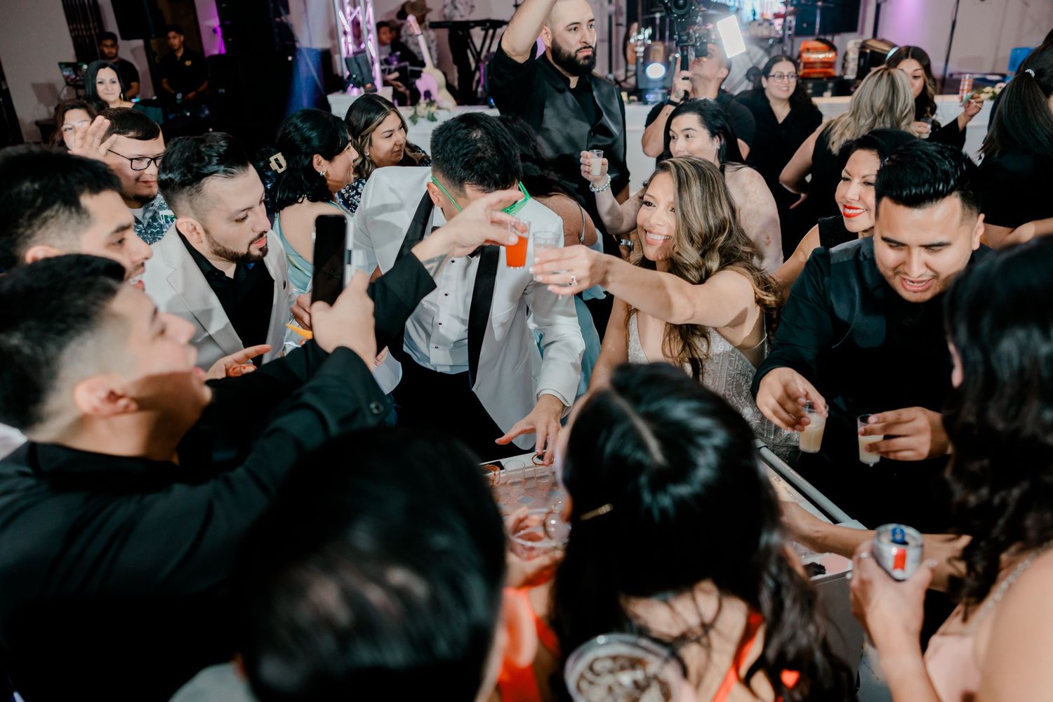 Jorge Rodriguez photography Dallas, Wedding Posing Tips, Wedding Ideas, Wedding inspo, Photographer inspo, How to Pose