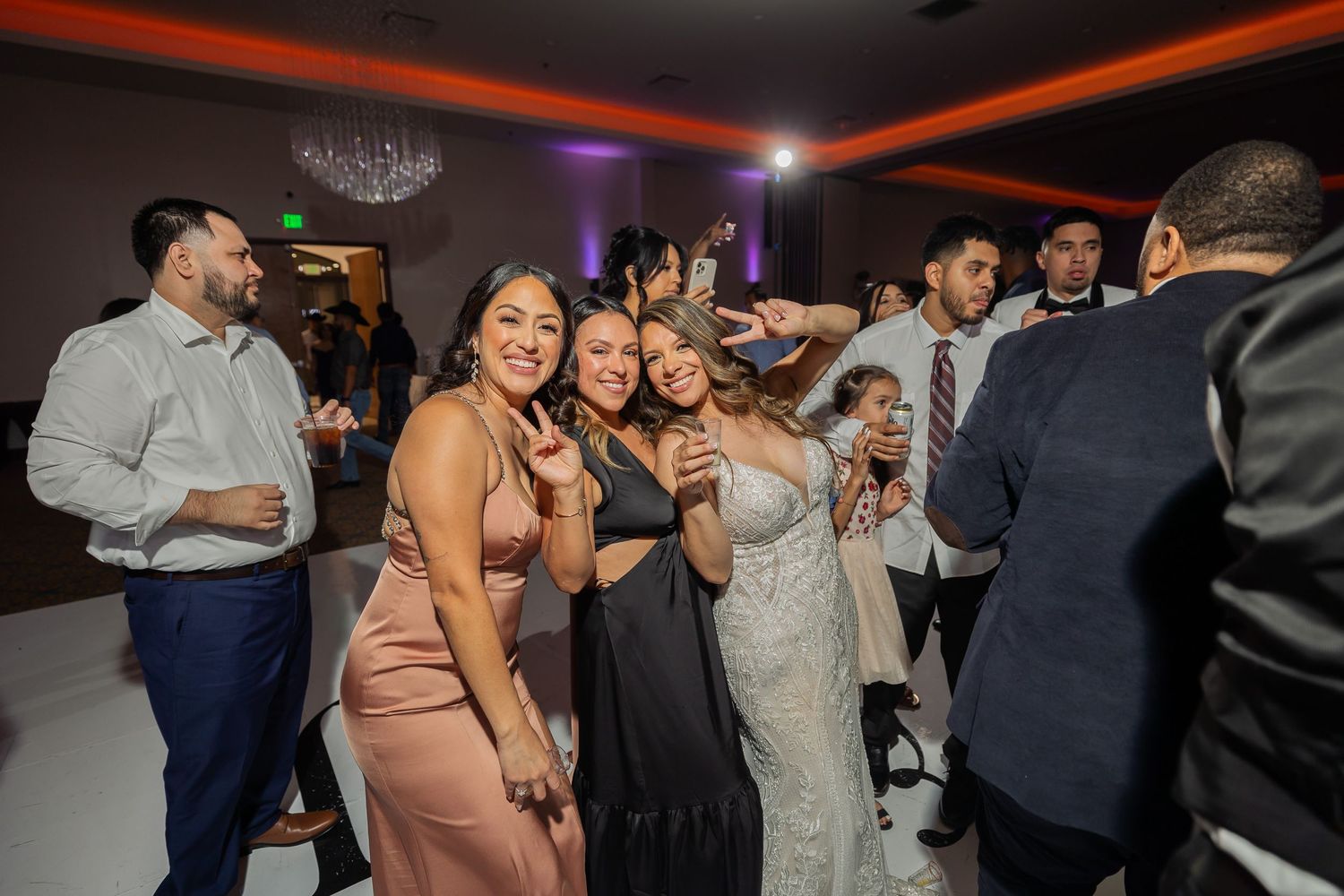 Jorge Rodriguez photography Dallas, Wedding Posing Tips, Wedding Ideas, Wedding inspo, Photographer inspo, How to Pose