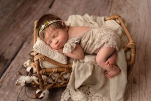 Buffalo & WNY newborn photographers, newborn photography, newborn session, maternity portraits, maternity photos