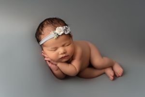 Buffalo & WNY newborn photographers, newborn photography, newborn session, maternity portraits, maternity photos