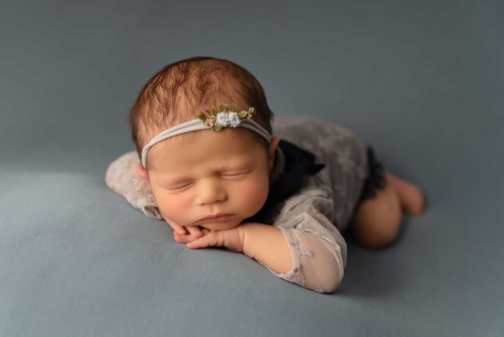 Buffalo & WNY newborn photographers, newborn photography, newborn session, maternity portraits, maternity photos