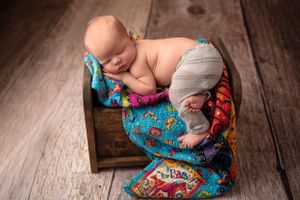Buffalo & WNY newborn photographers, newborn photography, newborn session, maternity portraits, maternity photos