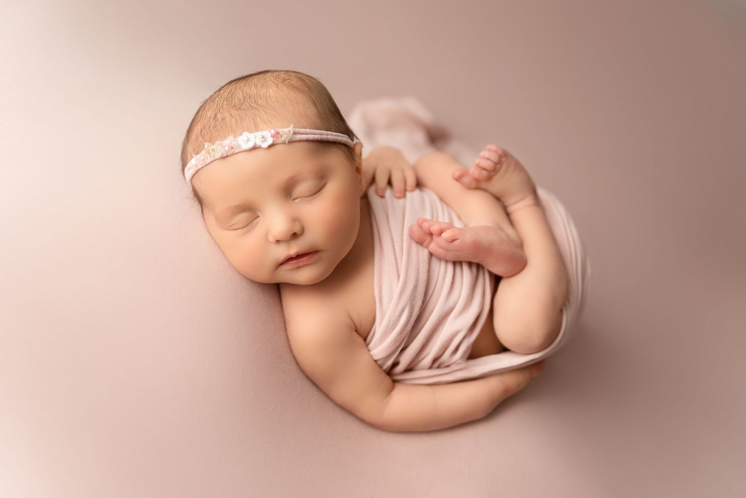 Buffalo & WNY newborn photographers, newborn photography, newborn session, maternity portraits, maternity photos