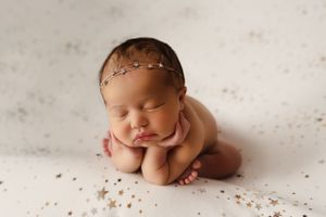 Buffalo & WNY newborn photographers, newborn photography, newborn session, maternity portraits, maternity photos