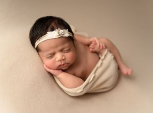 Buffalo & WNY newborn photographers, newborn photography, newborn session, maternity portraits, maternity photos