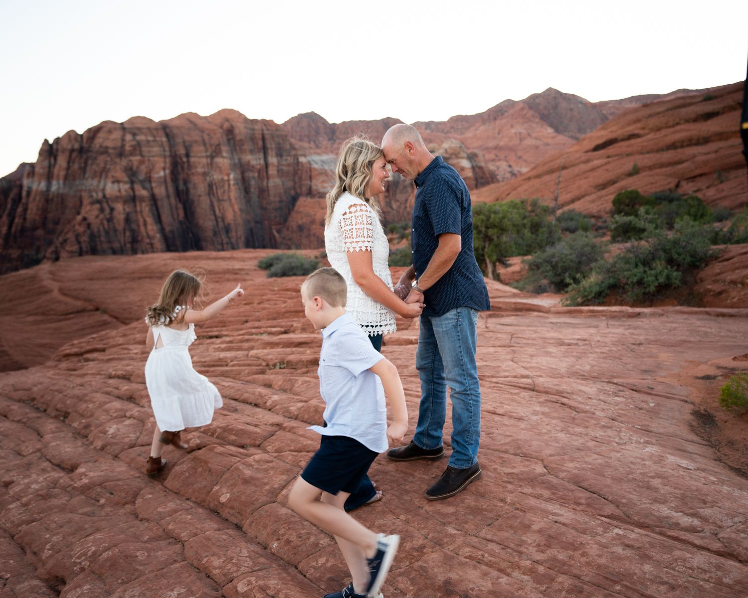 Family-photo-snow-canyon-margie-temme-photography