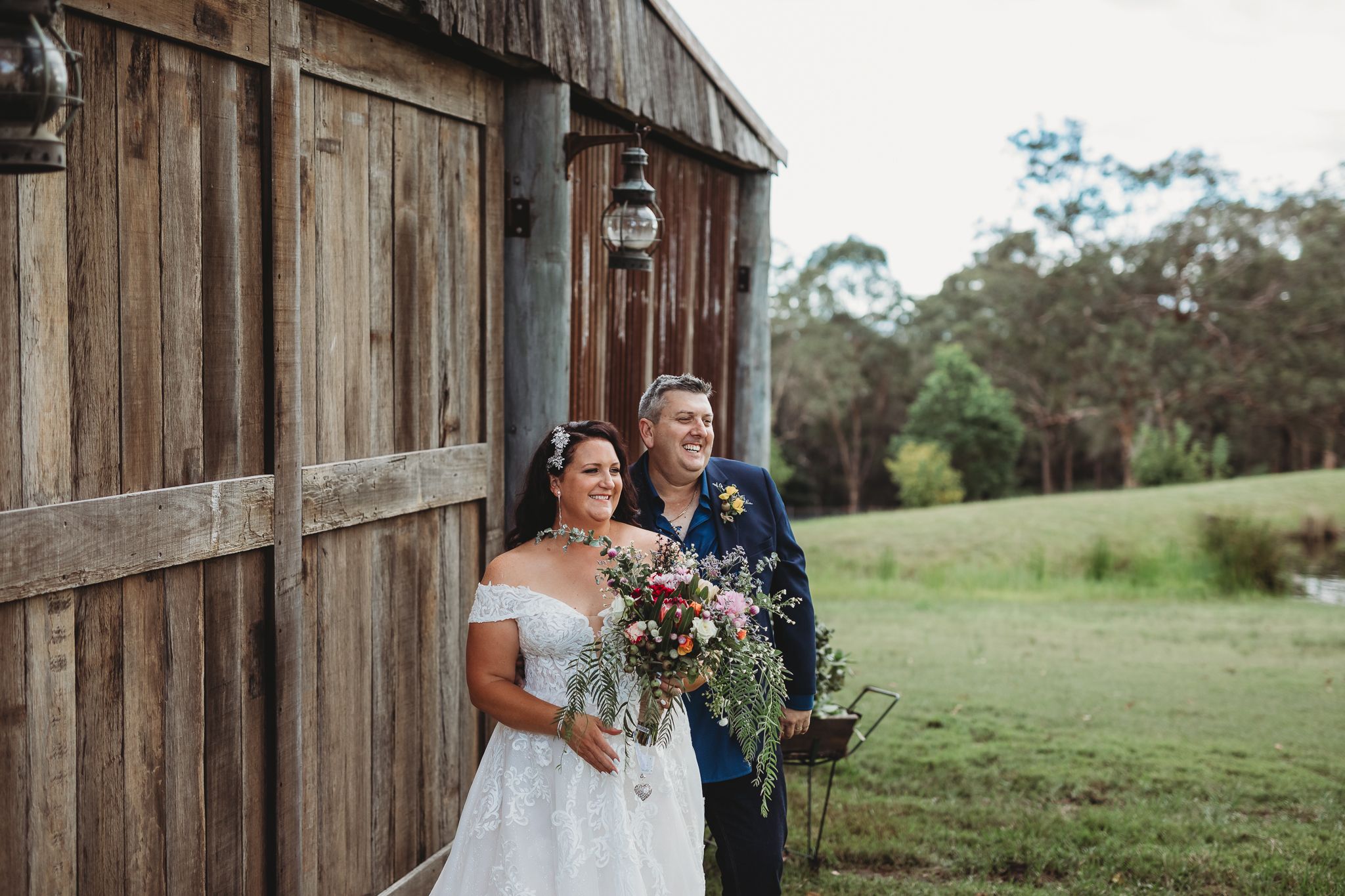 Hawkesbury wedding photographer relaxed kurrajong