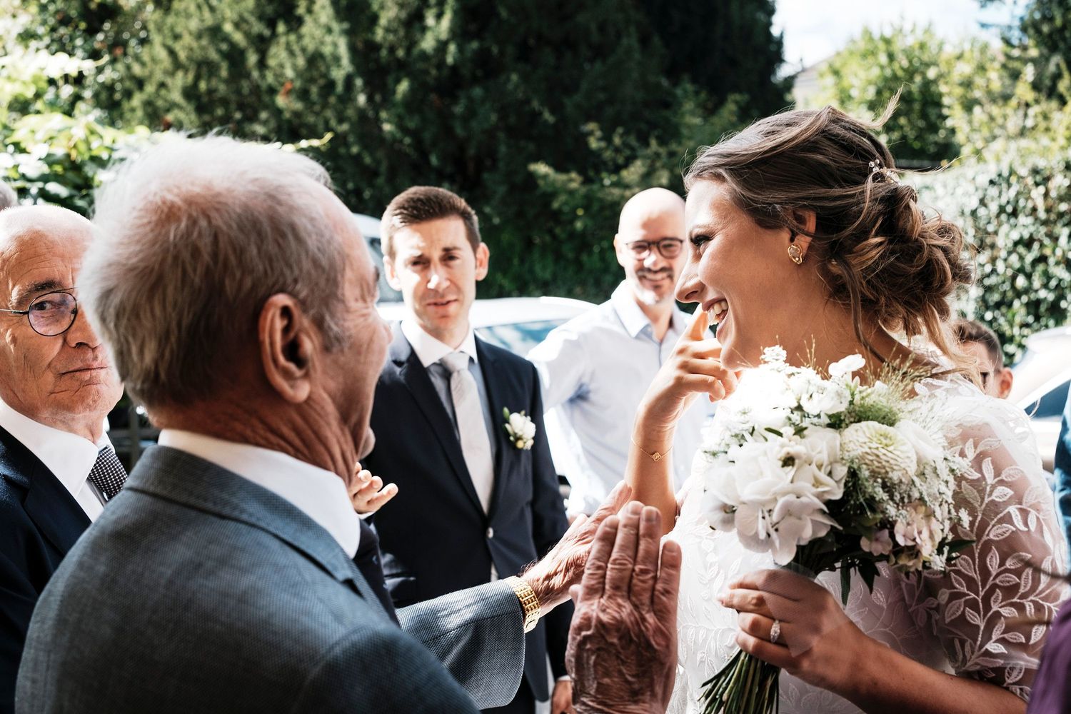 TLOOK photographe de mariage de style documentaire, cully maison jaune cérémonie civile