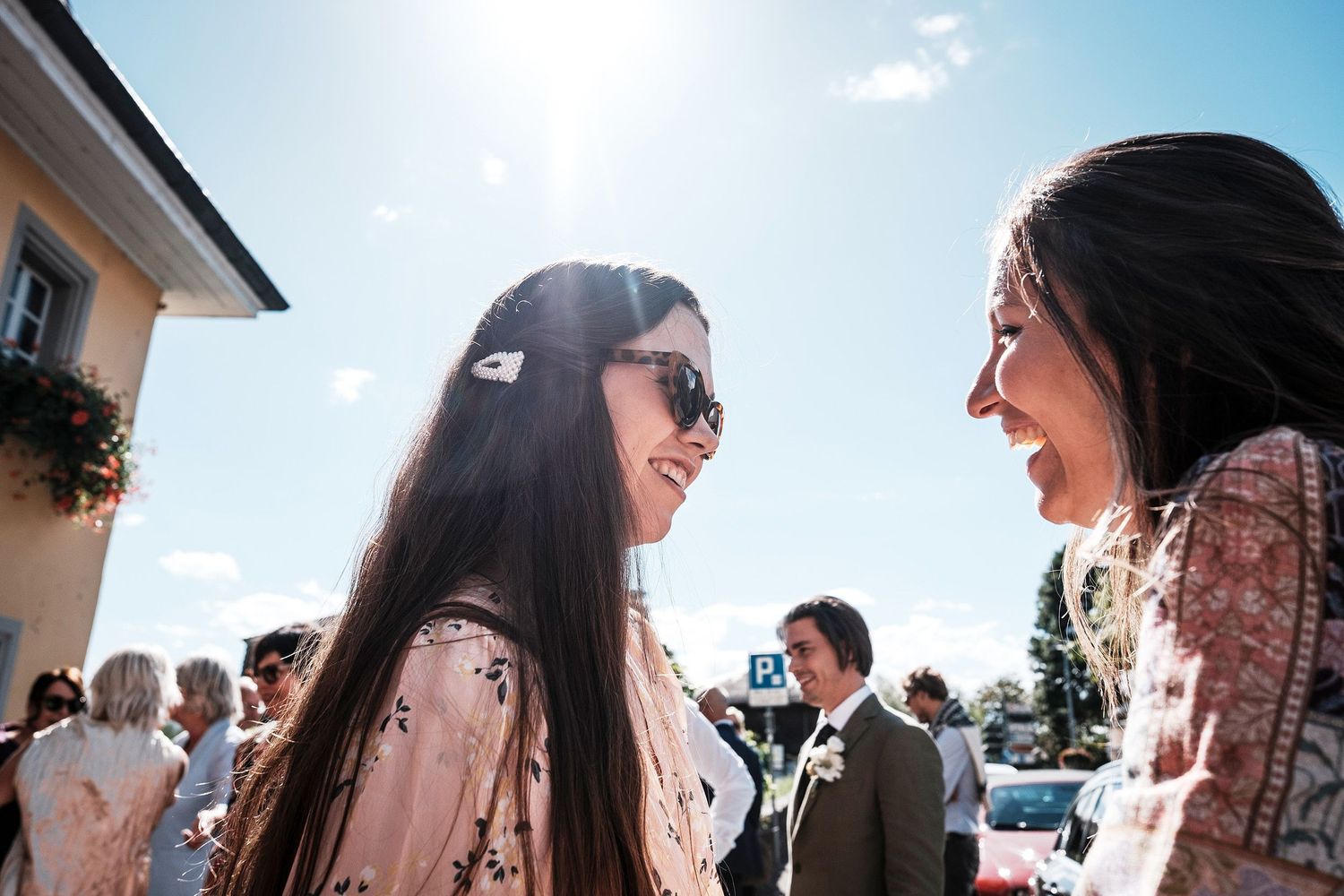 TLOOK photographe de mariage de style documentaire, cully maison jaune cérémonie civile