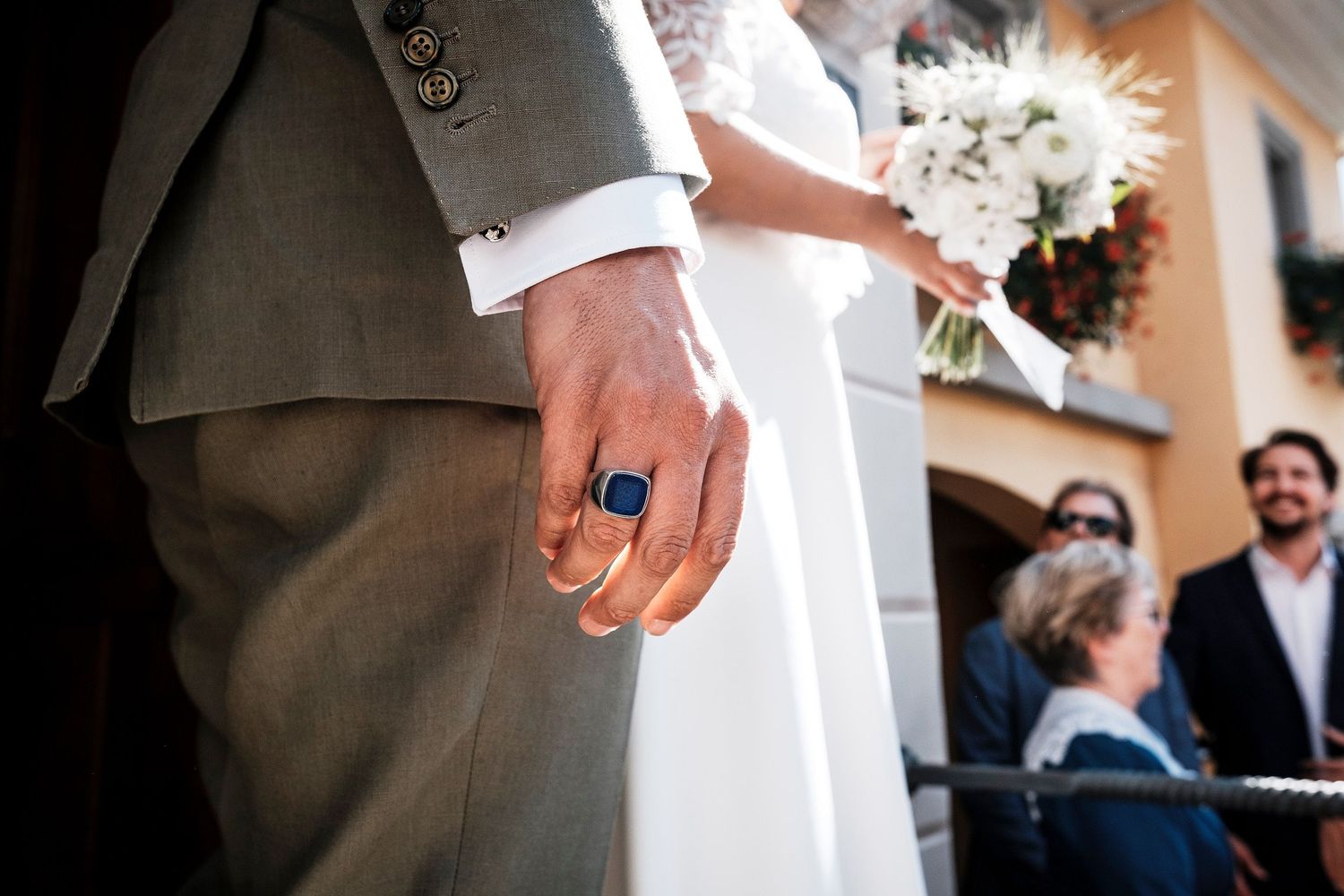TLOOK photographe de mariage de style documentaire, cully maison jaune cérémonie civile