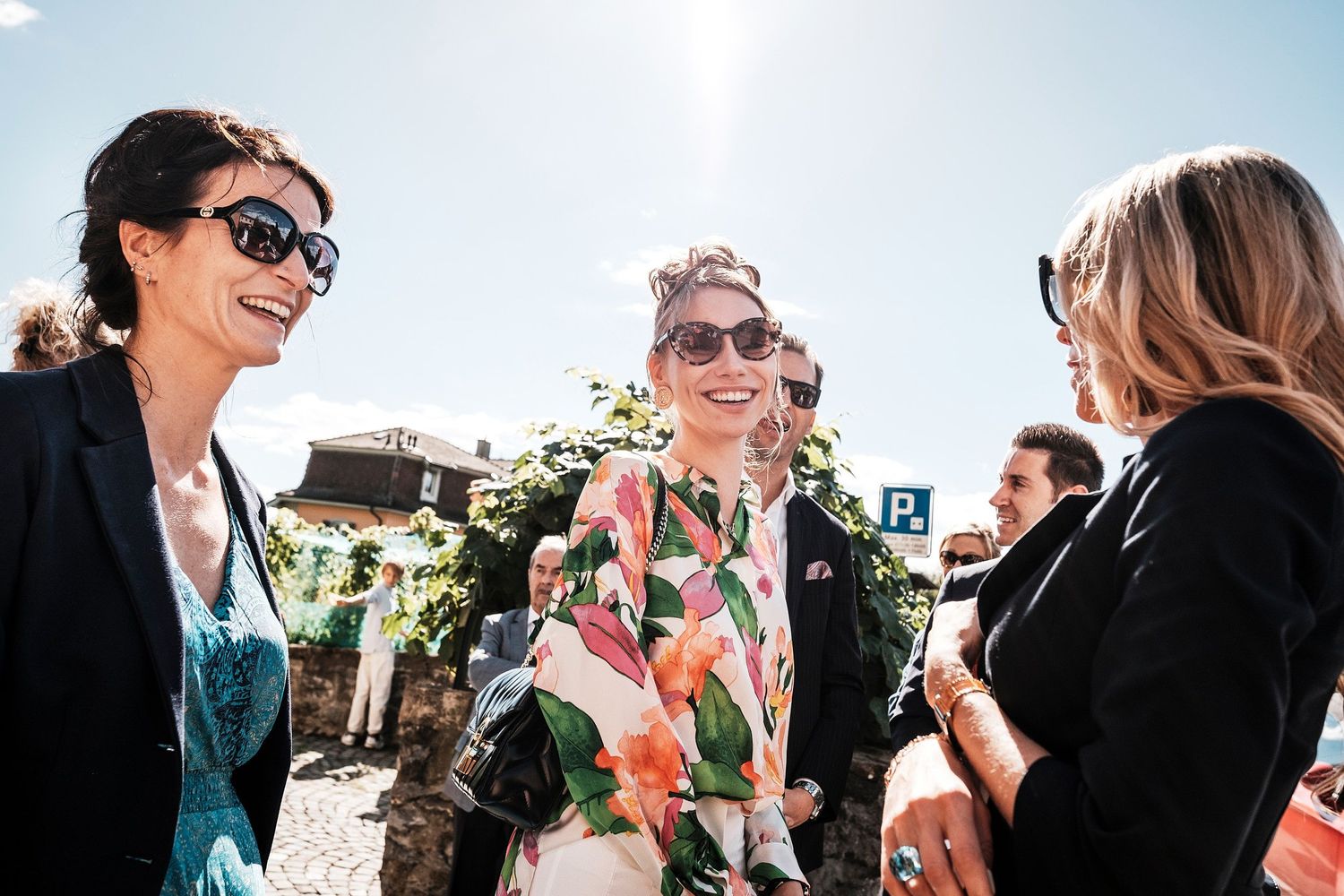 TLOOK photographe de mariage de style documentaire, cully maison jaune cérémonie civile