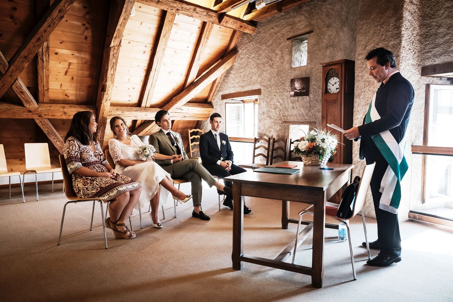 TLOOK photographe de mariage de style documentaire, cully maison jaune cérémonie civile