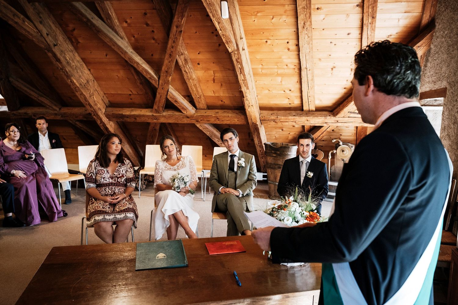 TLOOK photographe de mariage de style documentaire, cully maison jaune cérémonie civile