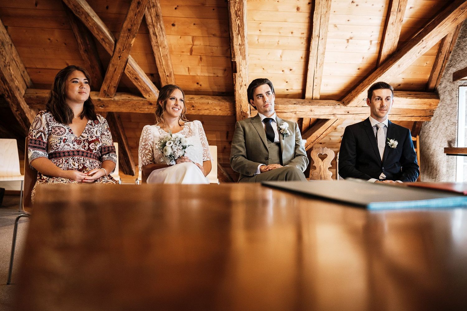 TLOOK photographe de mariage de style documentaire, cully maison jaune cérémonie civile
