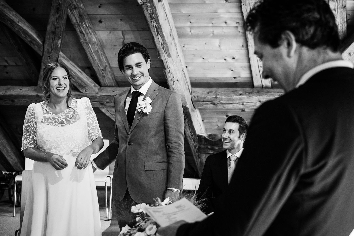 TLOOK photographe de mariage de style documentaire, cully maison jaune cérémonie civile