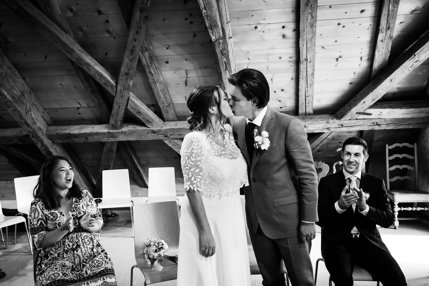 TLOOK photographe de mariage de style documentaire, cully maison jaune cérémonie civile