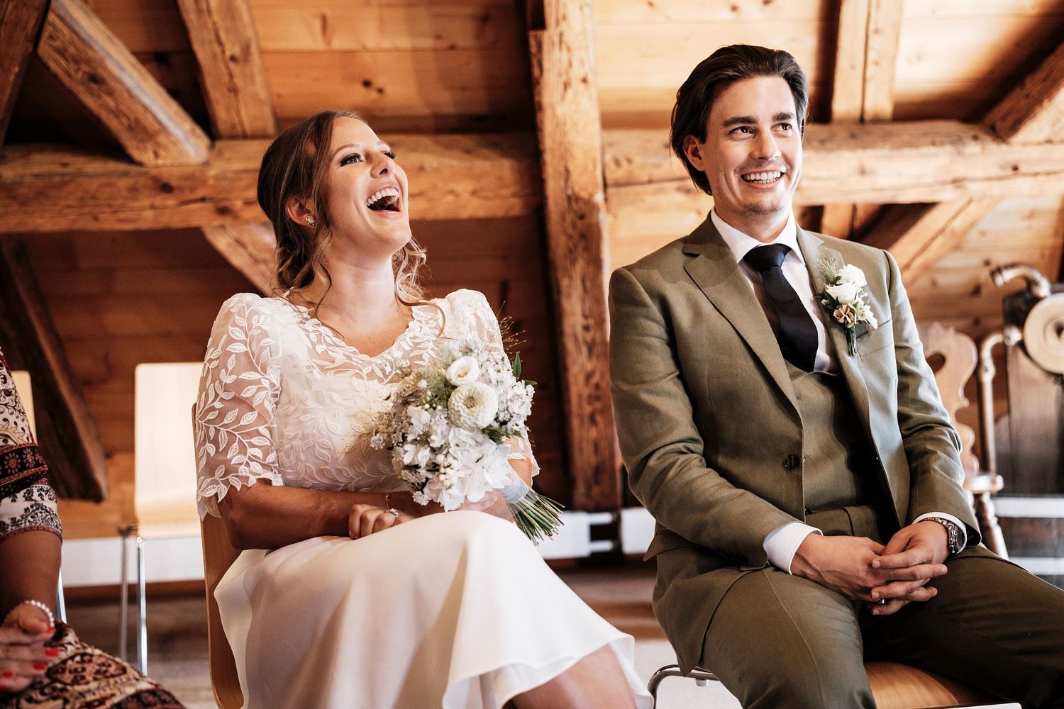 TLOOK photographe de mariage de style documentaire, cully maison jaune cérémonie civile
