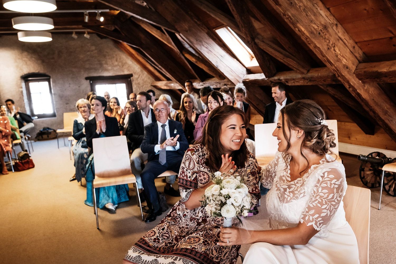 TLOOK photographe de mariage de style documentaire, cully maison jaune cérémonie civile