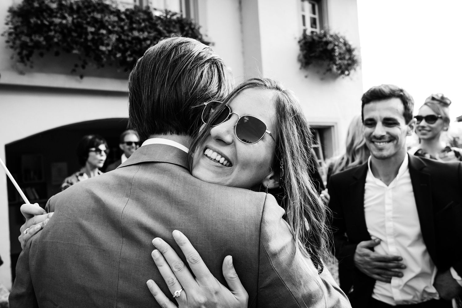 TLOOK photographe de mariage de style documentaire, cully maison jaune fin de la cérémonie civile