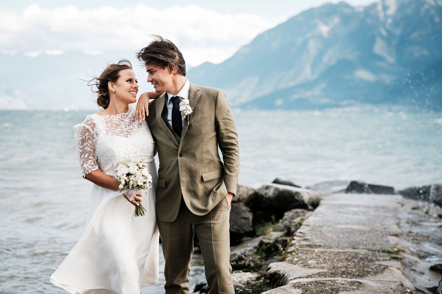 TLOOK photographe de mariage de style documentaire, parc de cully potraits des mariés