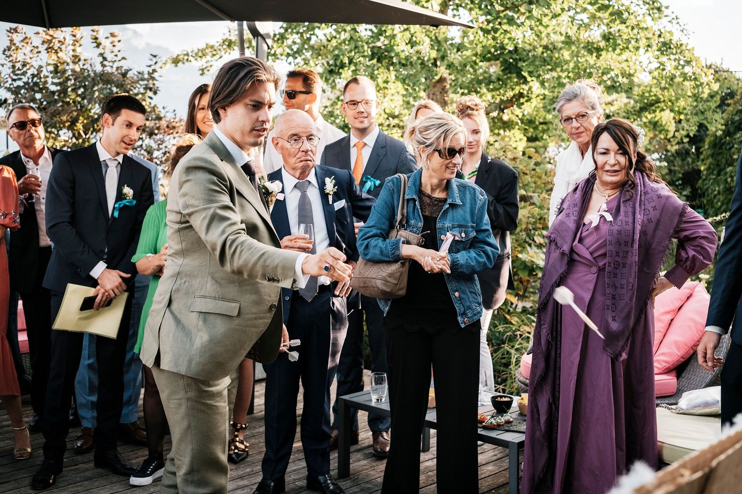 TLOOK photographe de mariage de style documentaire, domaine de Bovy cocktail dans les jardins