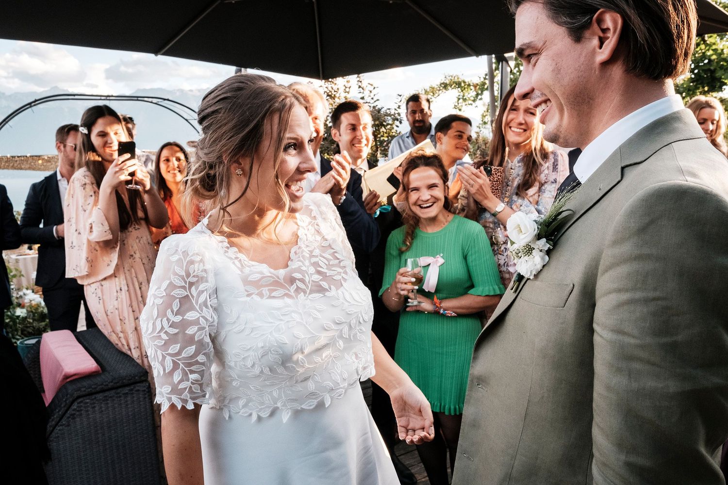 TLOOK photographe de mariage de style documentaire, domaine de Bovy cocktail dans les jardins