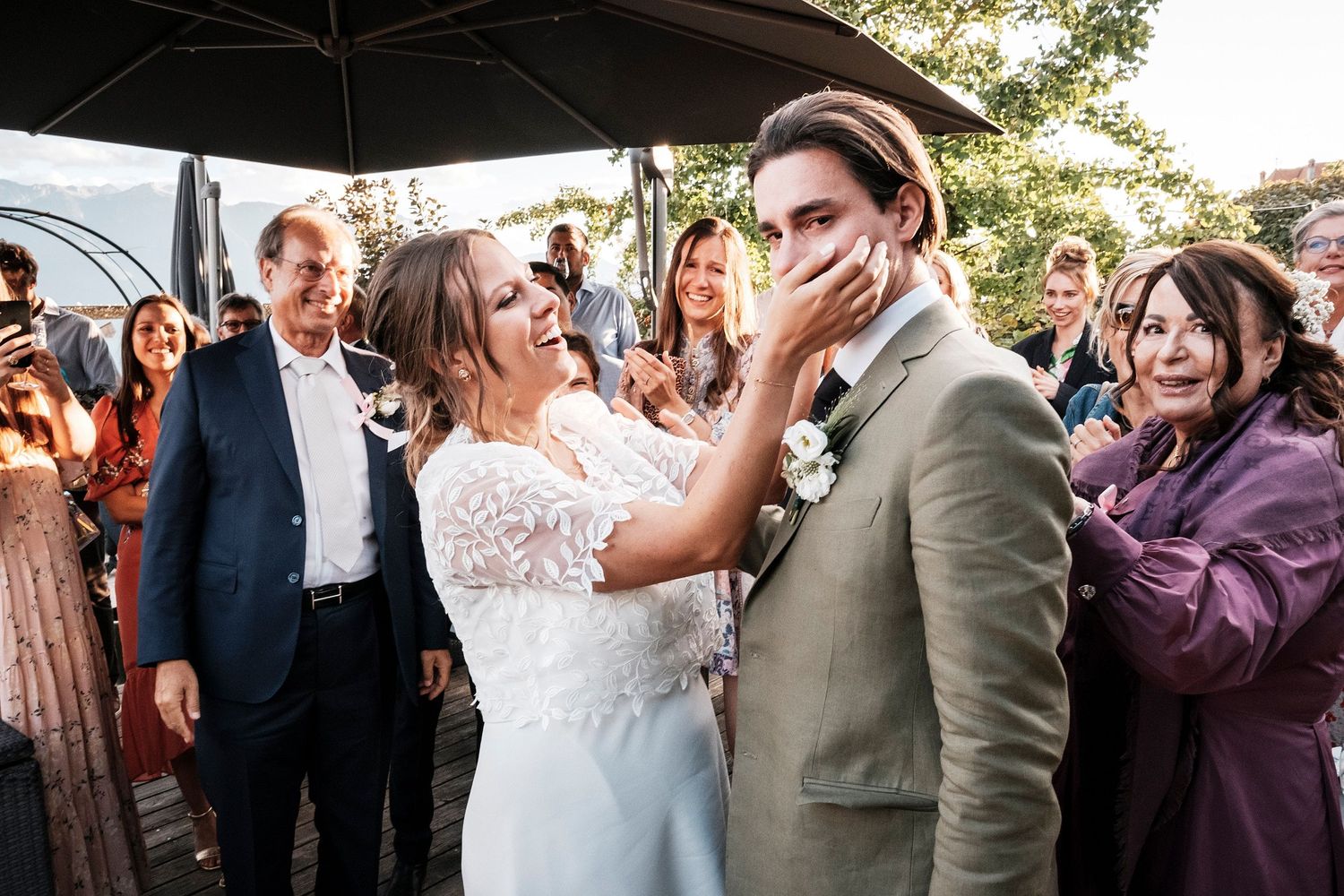 TLOOK photographe de mariage de style documentaire, domaine de Bovy cocktail dans les jardins