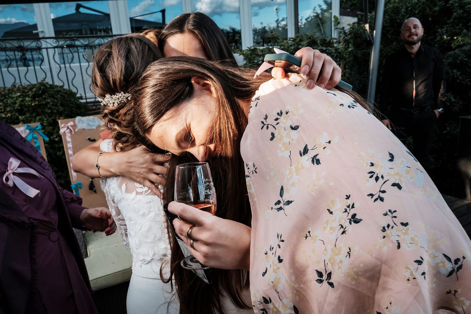 TLOOK photographe de mariage de style documentaire, domaine de Bovy cocktail dans les jardins