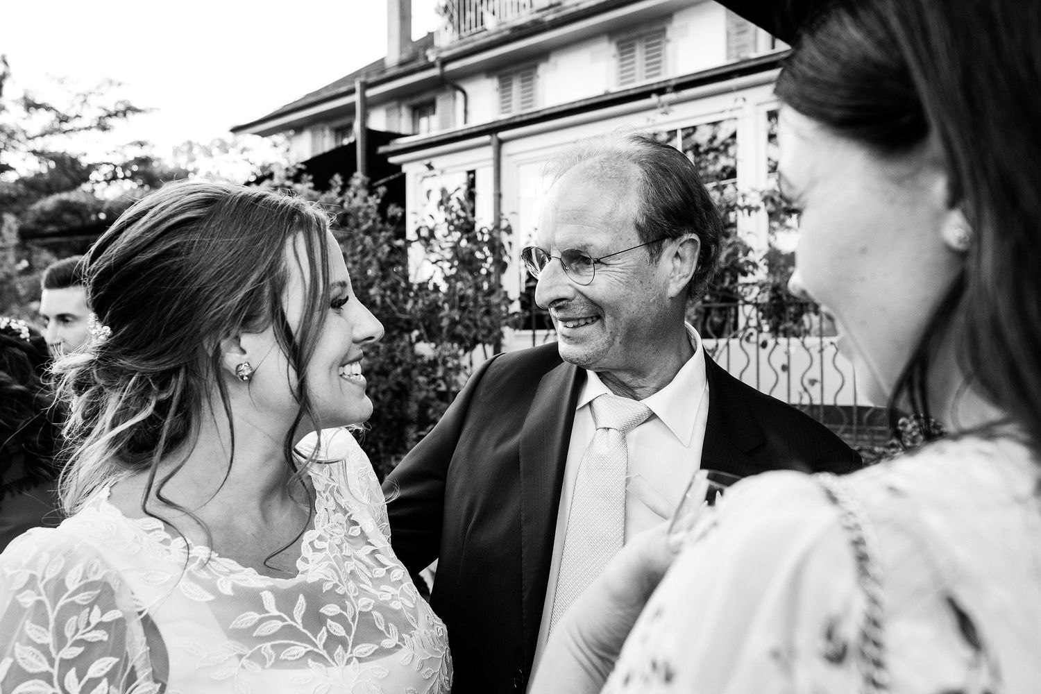TLOOK photographe de mariage de style documentaire, domaine de Bovy cocktail dans les jardins
