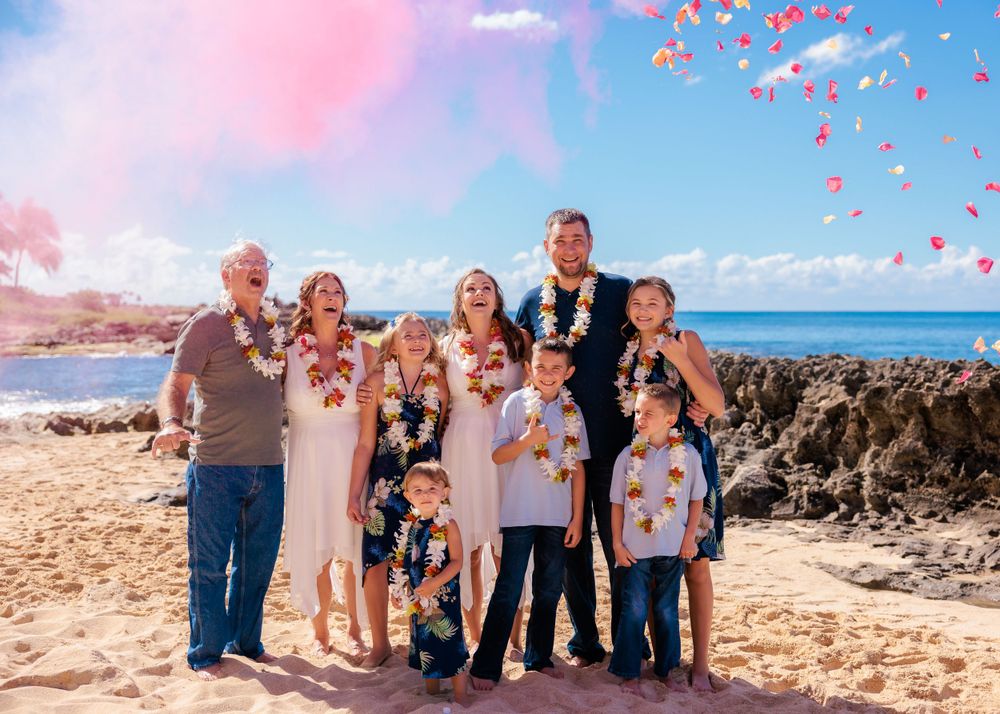 Family portrait gender reveal in Hawaii