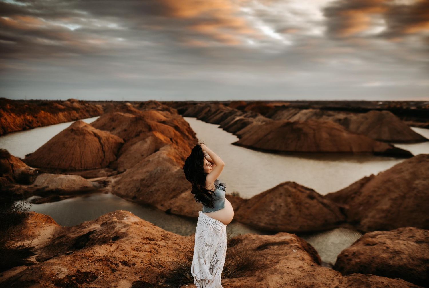 Michigan Based - Motherhood and maternity photographer.