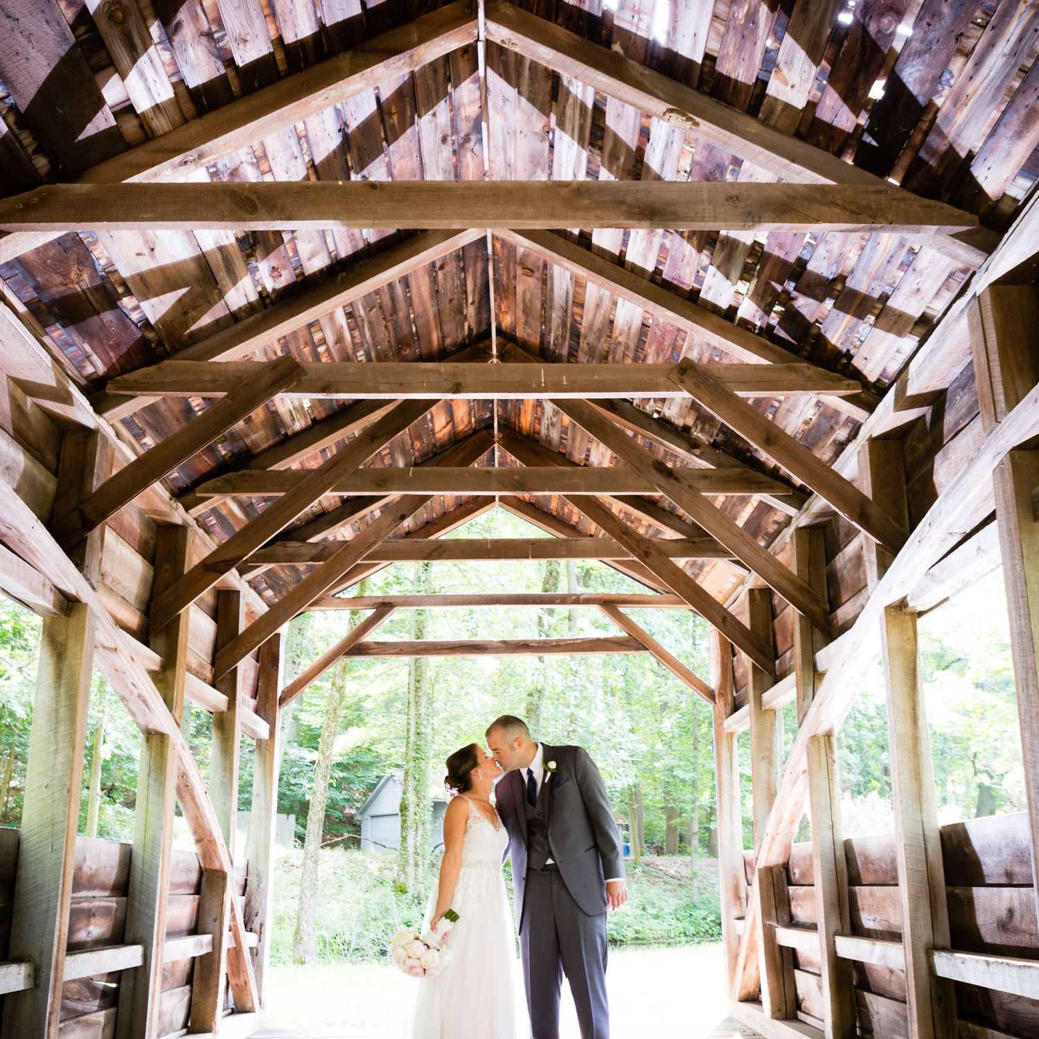 Lovely wedding with perfect white chapel at Morris Estates