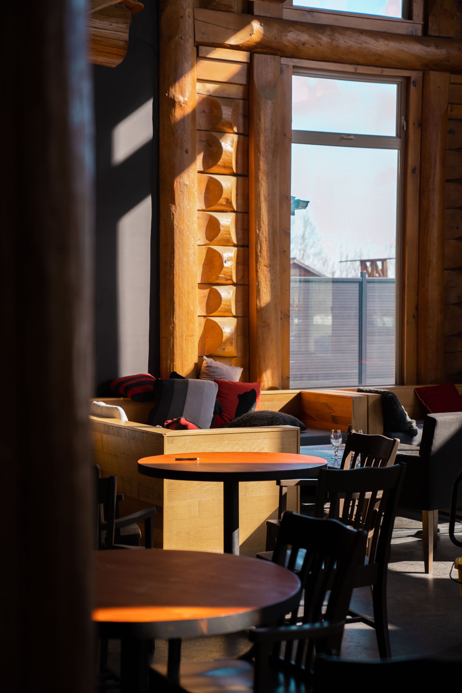 Auberge du Lac Taureau photo lounge restaurant Gaelle Tremblay