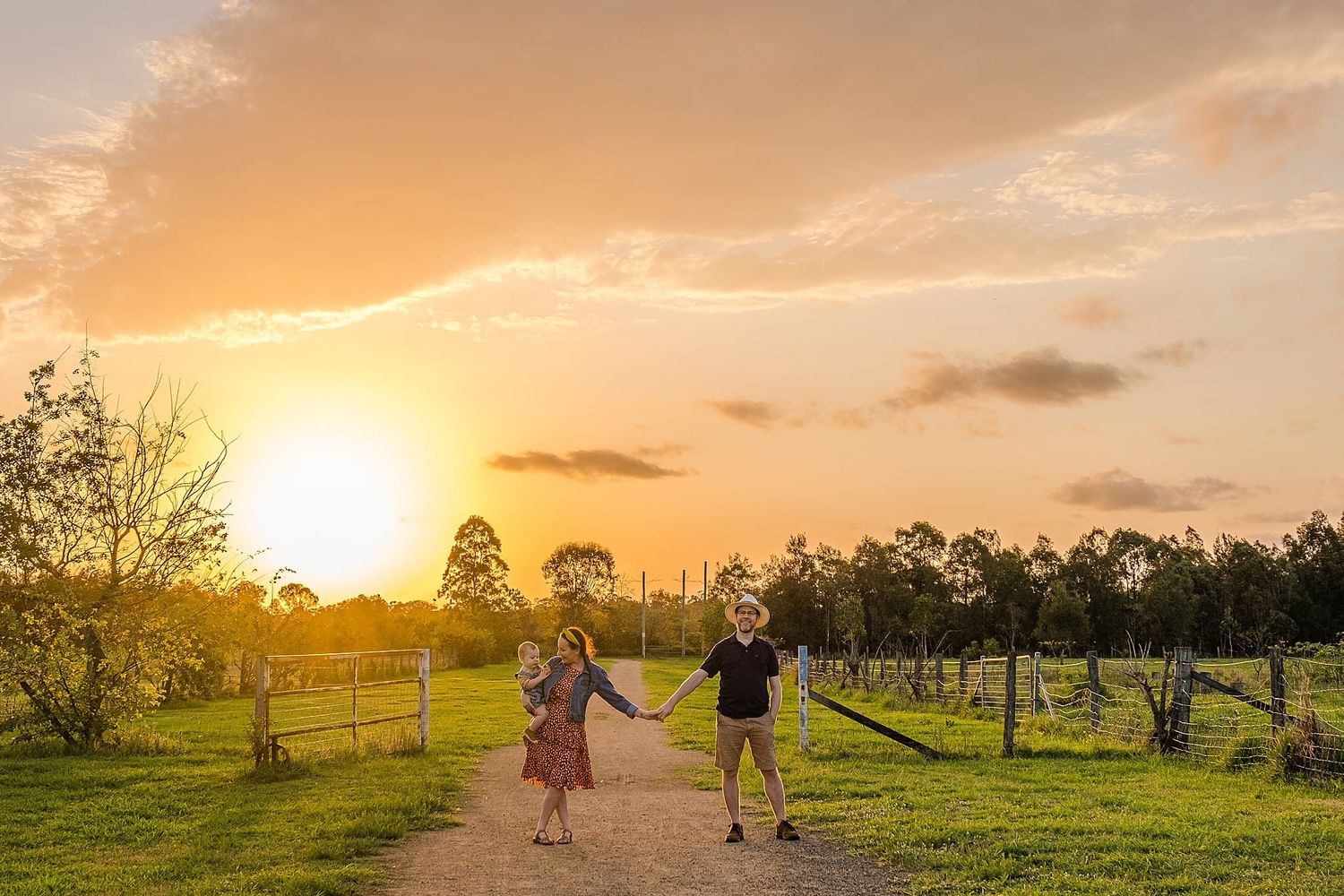 sunset-family-photo-family-photographer-brisbane-queensland