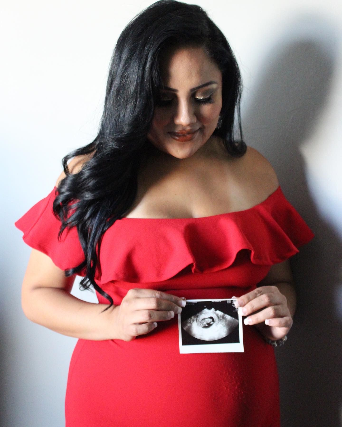 maternity motherhood photos baby newborn fresh 48 pictures at hospital posed candid images after birth of child with mom and dad packages