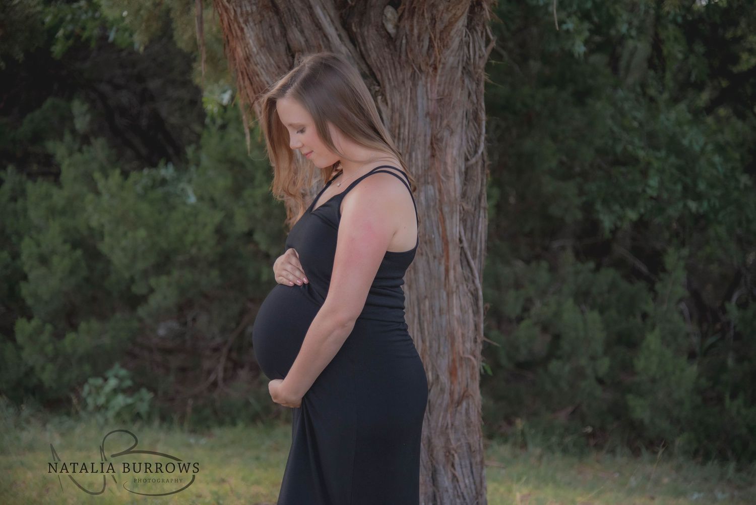 Maternity Photoshoot Session at Walnut Creek Metropolitan Park in Austin, Texas