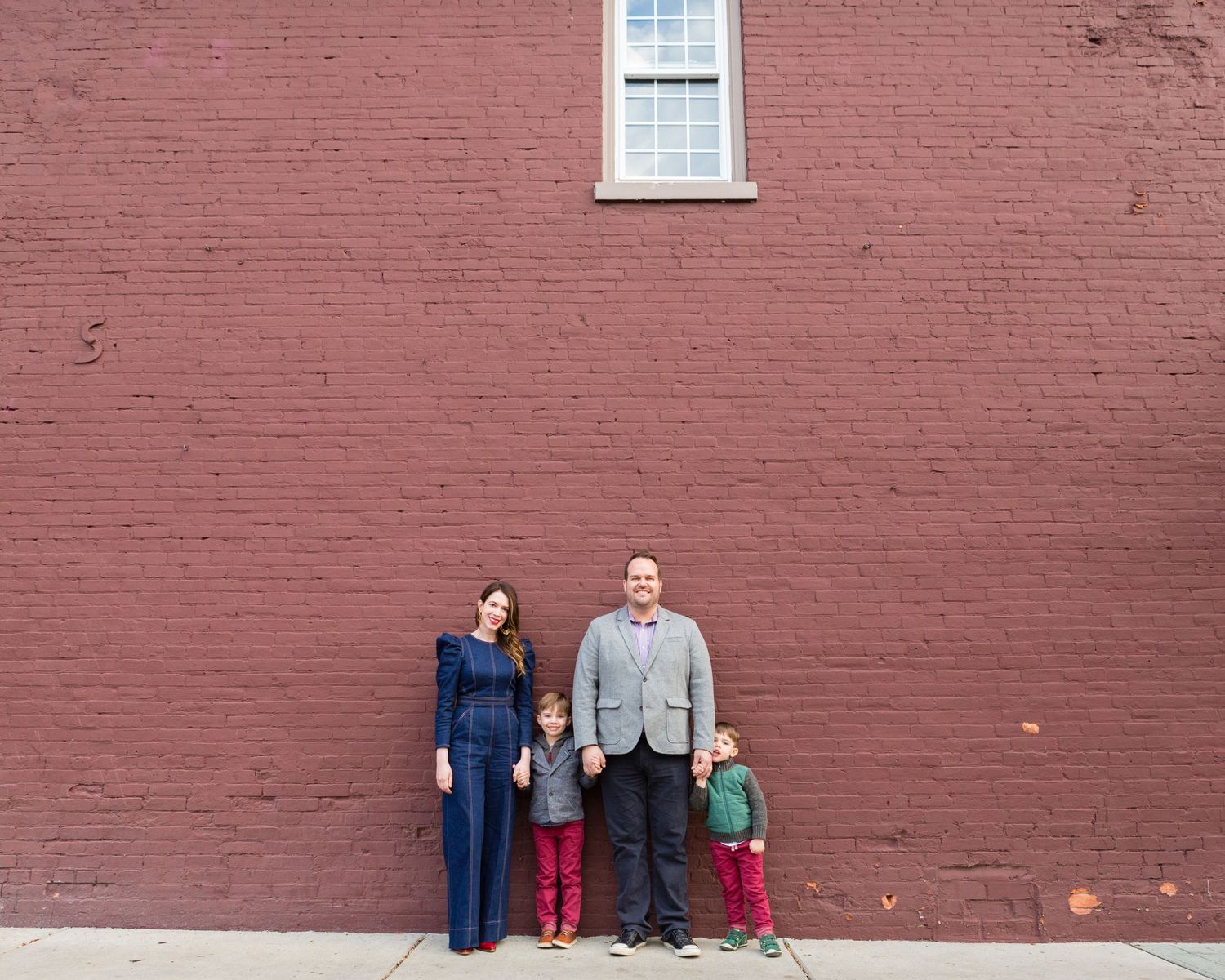 Zionsville photographer - Nathaniel Edmunds Photography - captures family pictures with past bride and groom
