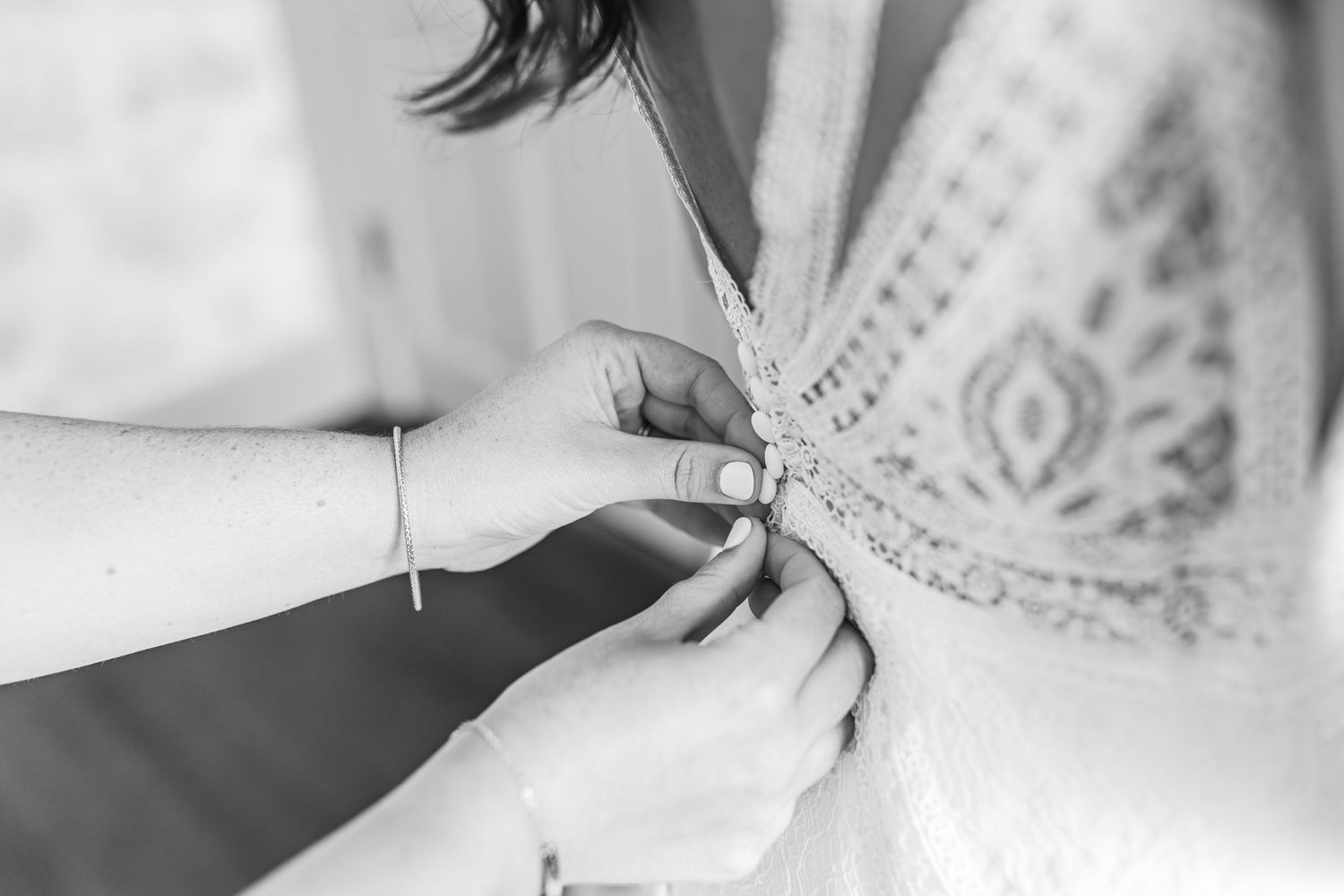 RUST MANOR HOUSE LEESBURG VIRGINIA WEDDING PICTURES BRIDE GETTING READY