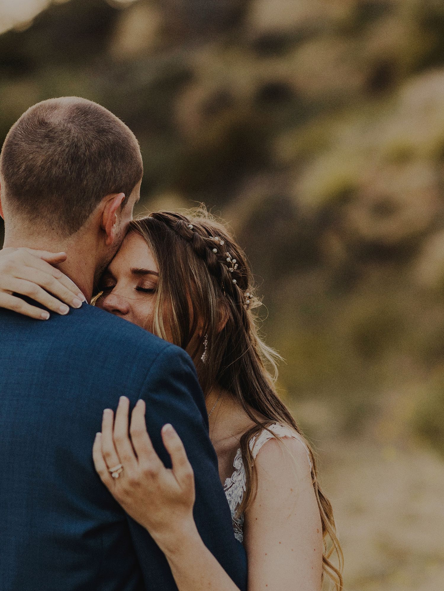 E Noelle Photography backyard wedding in Hidden Hills Los Angeles, bride and groom portrait