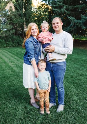 BYU Idaho Ricks Gardens Extended Family Session