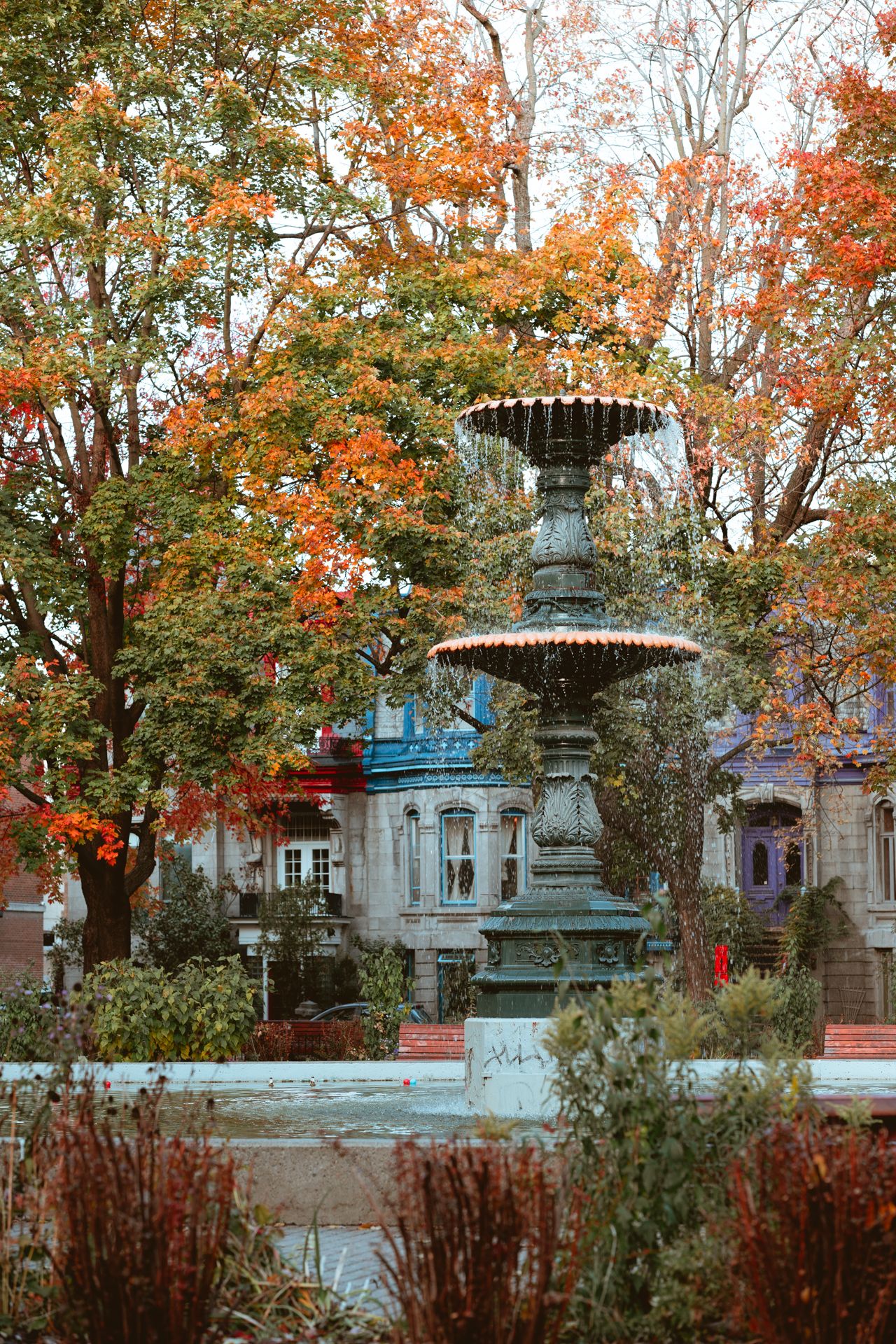 Parc du square Saint-Louis à Montréal en automne