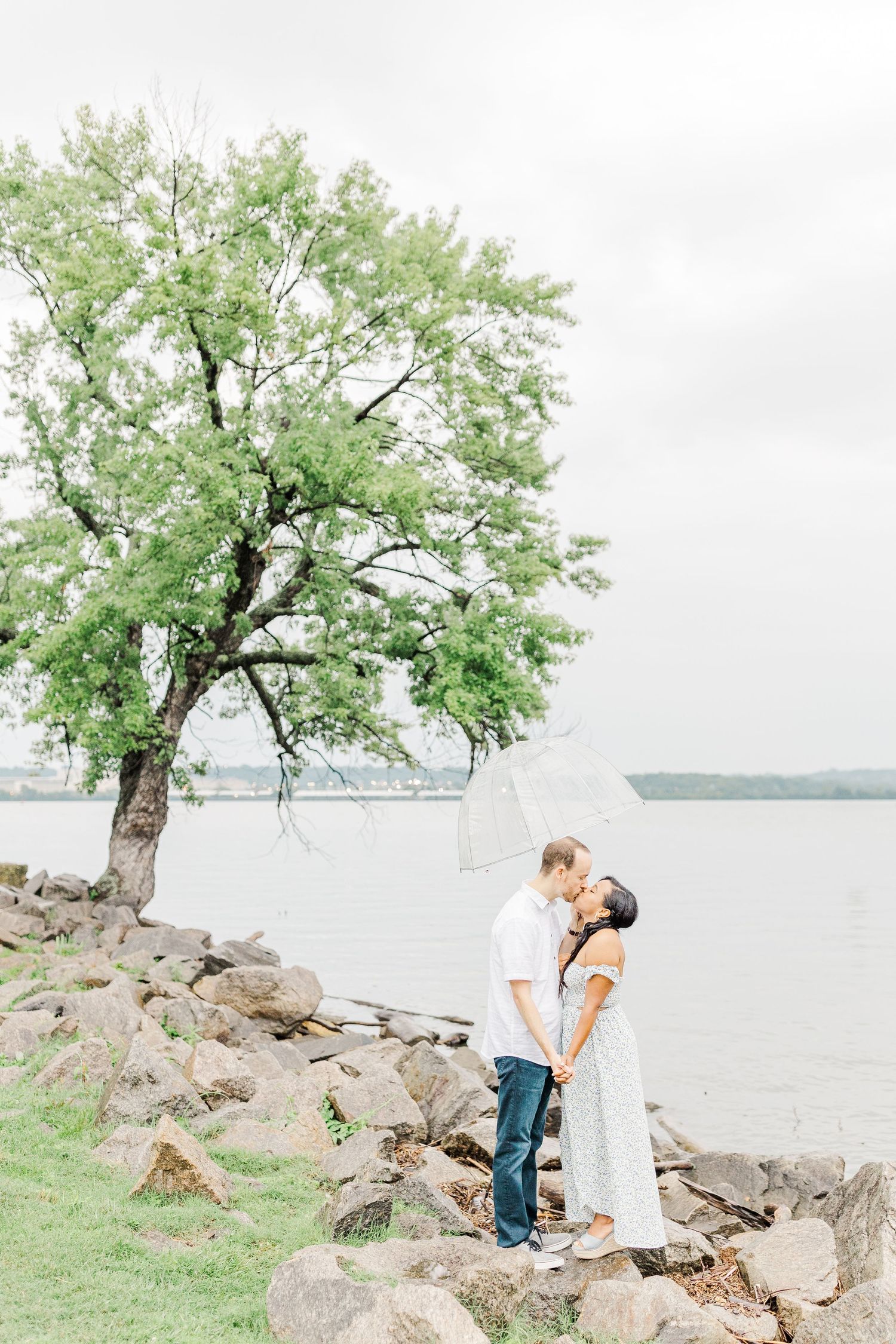 OLD TOWN ALEXANDRIA VIRGINIA ENGAGEMENT PICTURES FOUNDERS PARK
