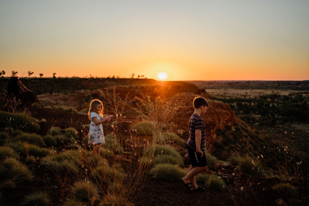 PORT HEDLAND MATERNITY NEWBORN FAMILY MOTHERHOOD PHOTOGRAPHER