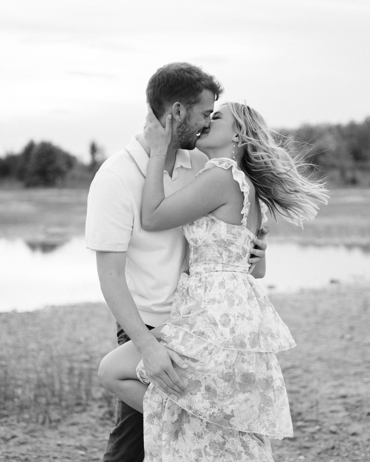 Wedding photographer located in Oxford, OH near Miami University.  Offering proposal pictures, engagement pictures and wedding pictures