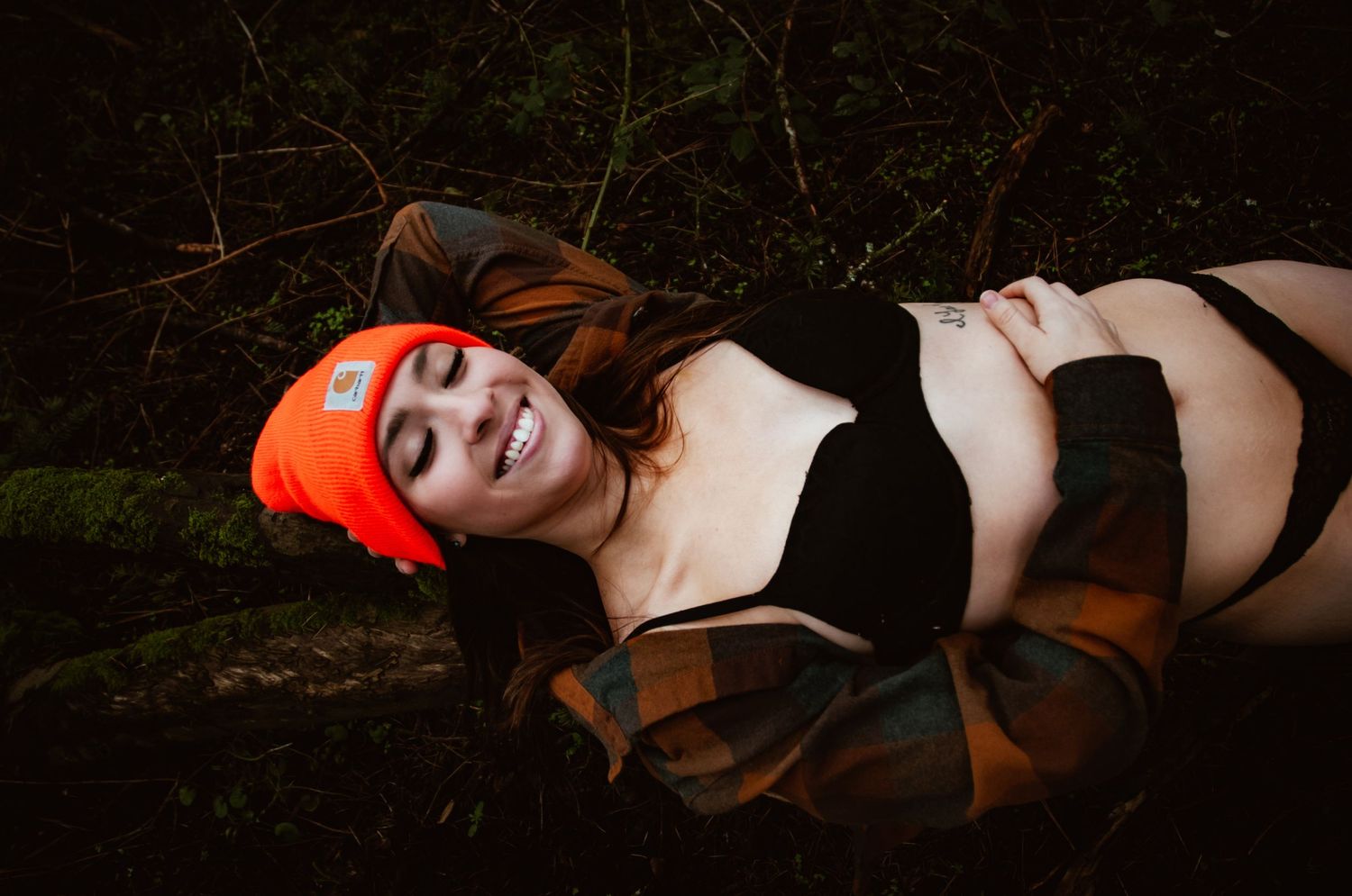 Outdoor Boudoir Photography and Indoor boudoir photography offered through out Oregon