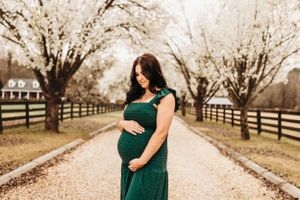 Serene forest setting provides perfect backdrop for New Haven, CT maternity photos